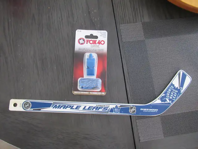 Maple Leaf Mini Stick (F0x 40 Classic Whistle BRAND NEW & SEALED