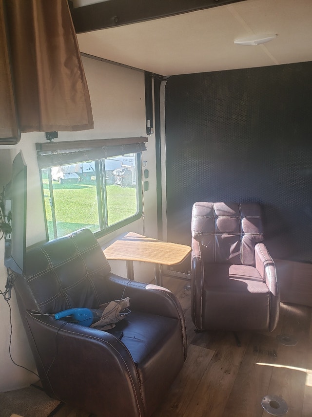 25' Toy Hauler(Half tow towable. Travel Trailers & Campers Edmonton