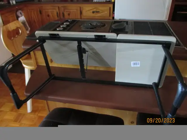 table pour lit ordinateur in Coffee Tables in Laval / North Shore - Image 3