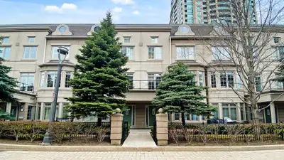 **Walk to Bayview Subway Station** 1 +DEN+Parking Condo Town