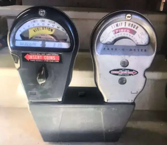 3 VINTAGE DOUBLE HEADED PARKING METERS - NOT A FIRE SALE!! in Arts & Collectibles in Mississauga / Peel Region - Image 4