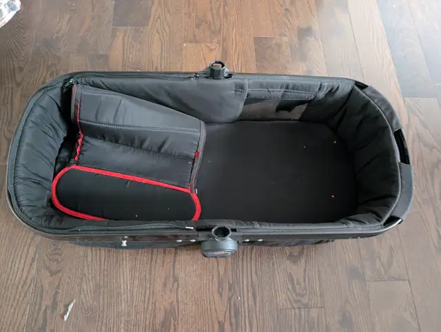 Scroller with sleeping carrier on side in Strollers, Carriers & Car Seats in Markham / York Region - Image 5