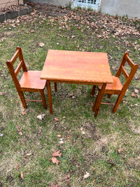 Ensemble 2 chaises et table en bois pour enfant
