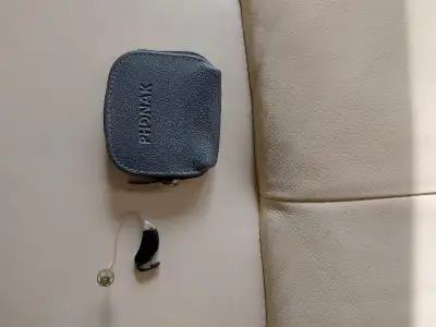Phonak hearing aid very excellent condition suitable for moderate to severe hearing loss automatic s...