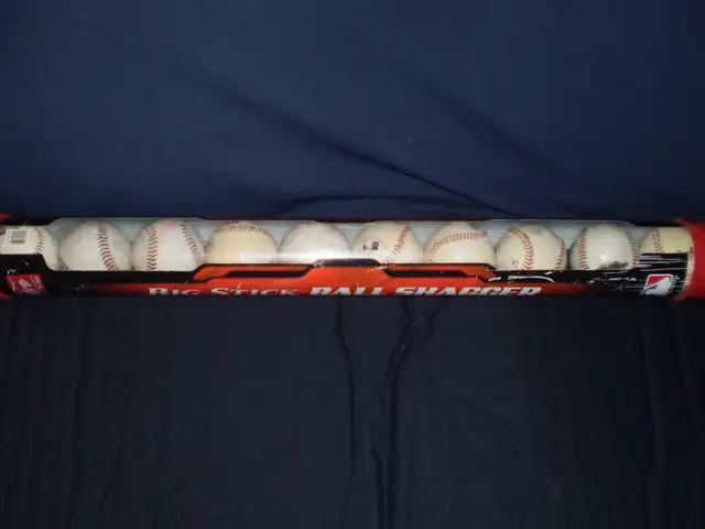 Louisville Slugger WOOD Bats and HARD Balls in Baseball & Softball in City of Toronto - Image 8