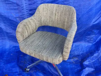 Vintage office chairs for cheap. Location - Farm warehouse 3rd floor. Lot FWUUN14Pcha Dimensions: 23...