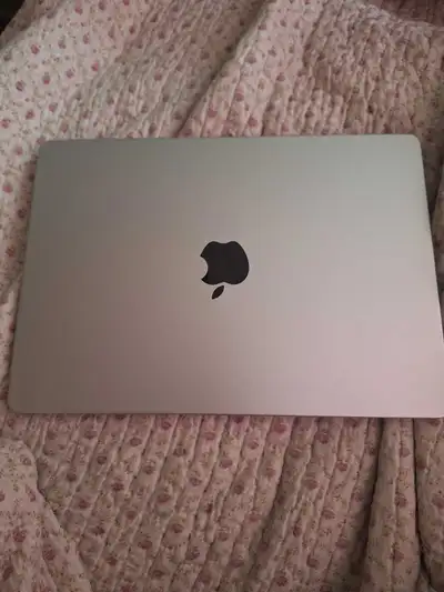 MackBook Pro M1 (Négociable), View more