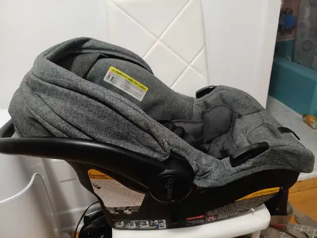 Poussette et siege auto in Strollers, Carriers & Car Seats in City of Montréal - Image 3