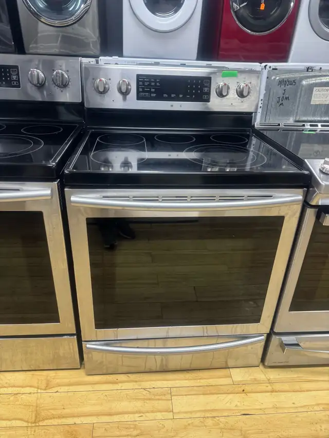 Samsung Electric Range in Stoves, Ovens & Ranges in Laval / North Shore - Image 2