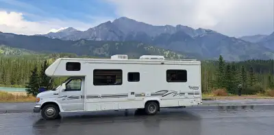Adventure is waiting! This exceptionally well-maintained Canadian-built Triple E Regency is ready fo...