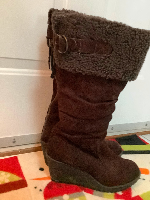 Ladies winter boots in Women's - Shoes in Chatham-Kent - Image 2