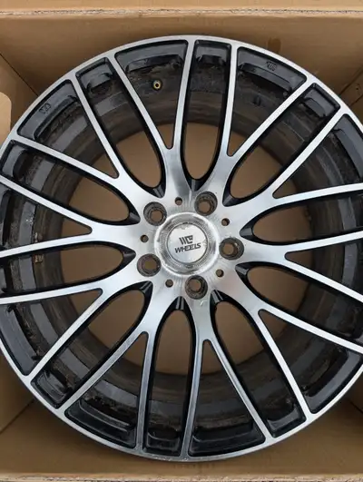 Alloy rims from 2021 Toyota Highlander. Used only one season for winter tires. These 18" rims will f...