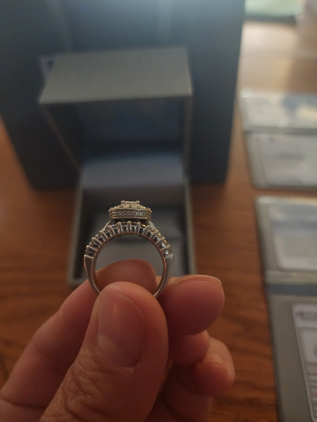 14 karat white gold engagement ring and 14 karat white gold band in Jewellery & Watches in Vernon - Image 4