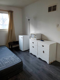 1 PERSON ROOM FOR RENT- CENTRAL PKWY & BLOOR STREET  $900/MONTH