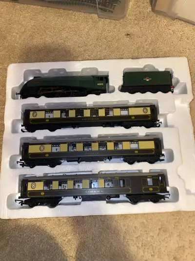 Hornby Yorkshire Pullman Train. *TRAIN ONLY* no tracks. HO Scale 350 obo