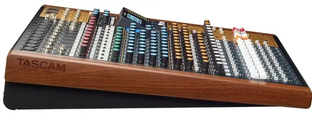 TASCAM MODEL 16 Multitrack Recorder w/ Cover in Pro Audio & Recording Equipment in Hamilton - Image 3