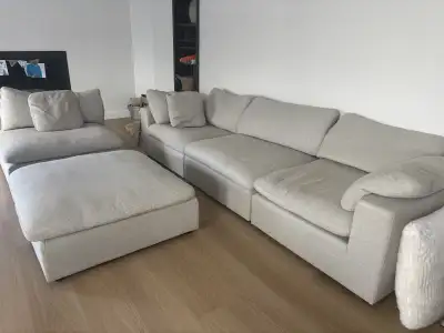 “Soft” modular sofa from structube Purchased spring 2025 Just doesn’t fit our space right. EUC smoke...