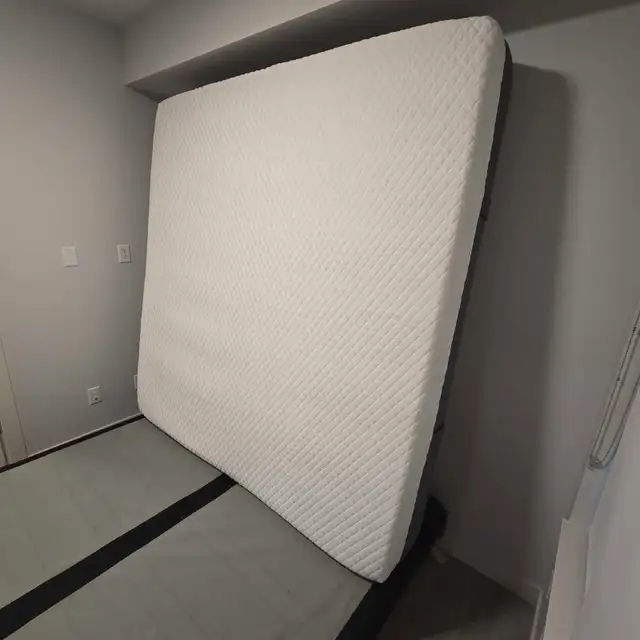 King size bed mattress + base in Beds & Mattresses in Calgary - Image 4