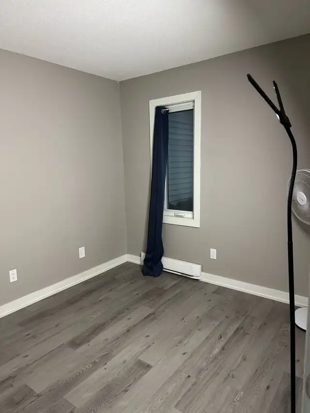 Looking for Roommate - St.Laurent area - Unfurnished Bedroom in Room Rentals & Roommates in Ottawa - Image 9