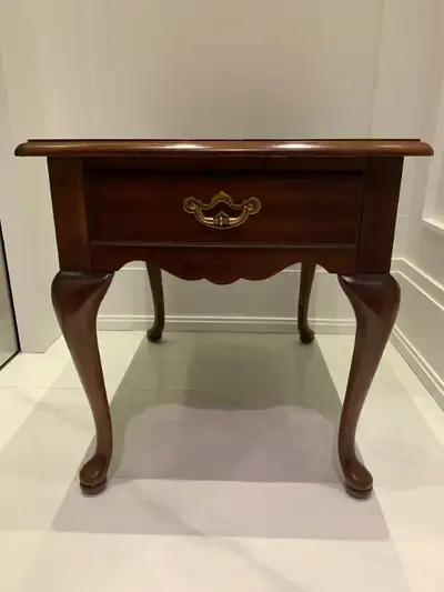 Beautiful Thomasville Wood End Table, View more