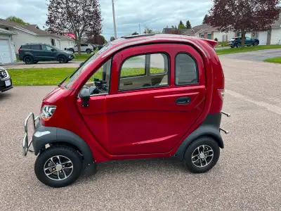 ET4 Cruise Electric Mobility Scooter - New - Fully Enclosed NEVER USED Red in colour No mileage Heat...