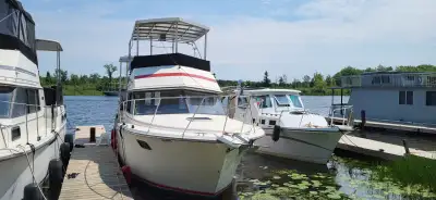 Carver 1989 flybridge , twin Crusader engines aft cabin ,extras in excellent shape , flybridge roof...