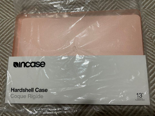 Coque Rigide Incase Hardshell Case Macbook Pro 13'' dans Accessoires pour portables  à Ville de Montréal
