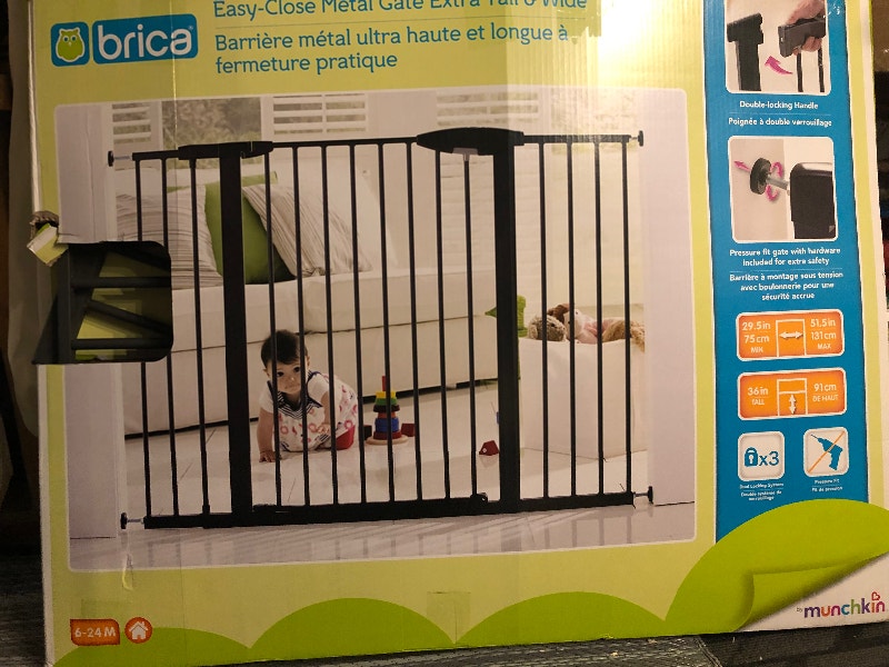 Barrière en métal noir à fermeture pratique de marque Brica