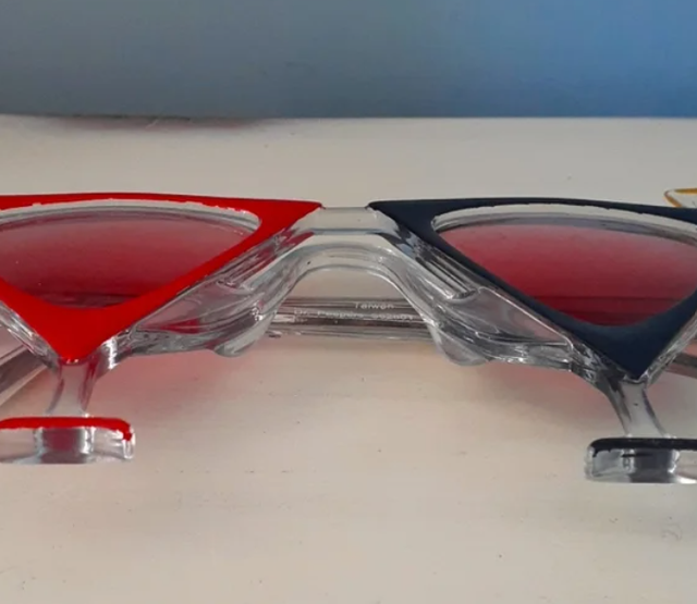Vintage Dr. Peepers Novelty Cocktails Martinis sunglasses in Costumes in Markham / York Region - Image 6