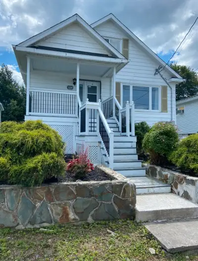 Rent - Student - near MUNN & Downtown - Sept 1