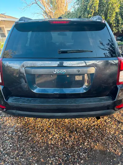 2014 Jeep compass only 199,000 km cruise control, tilt AC for new tires price to sell