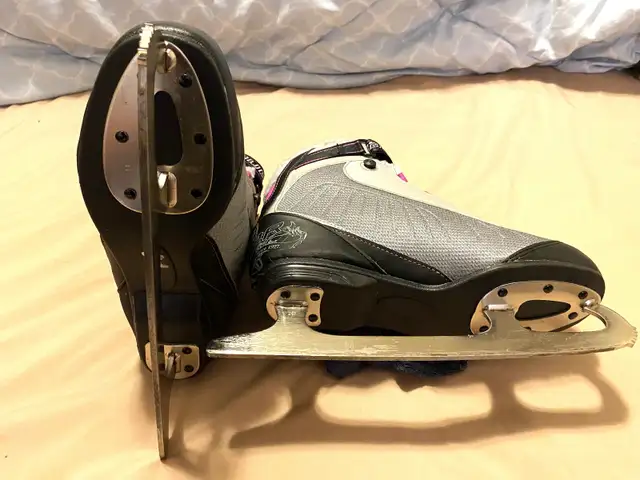 Bauer Softshell Figure Skates Womens Size 9US or Eur 40.562863732530945124