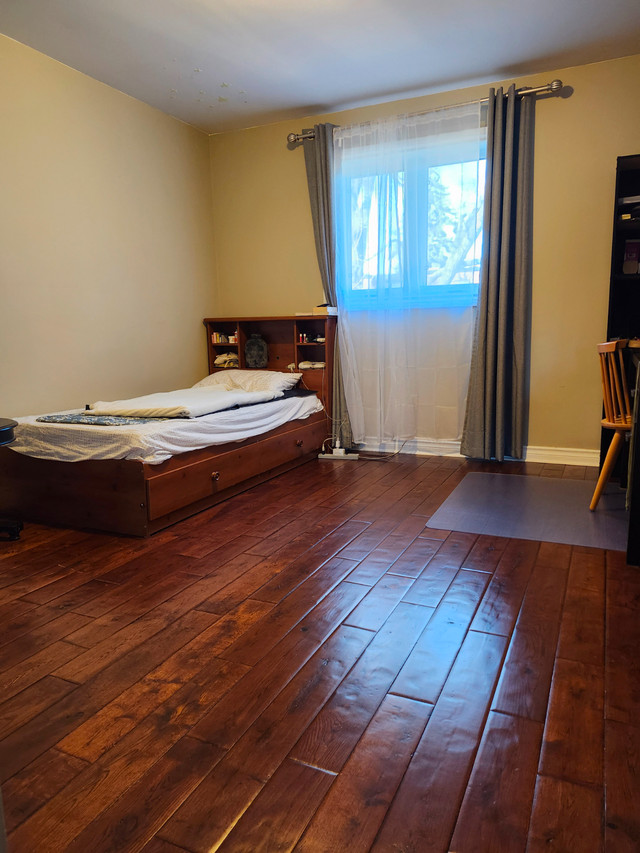 Room Rental private bathroom - walk to line 1 subway. in Long Term Rentals in City of Toronto