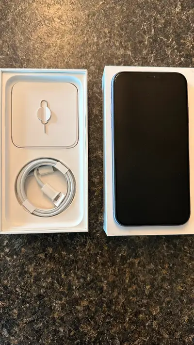 Apple iPhone 11 ( Purple ) 128gb. In EXCELLENT condition, with no scratches or blemishes. Battery is...