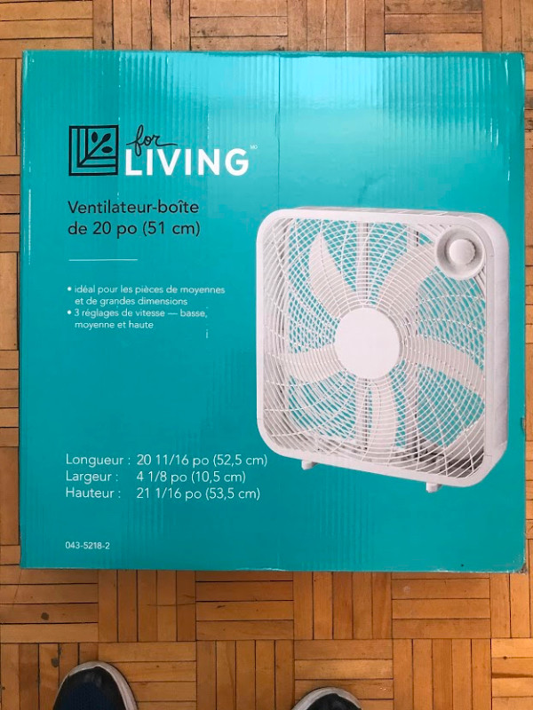 For Living Plastic 5-Blade Portable Box/Floor Fan, 2-Speed, Whit dans Autre  à Ville de Montréal - Image 2