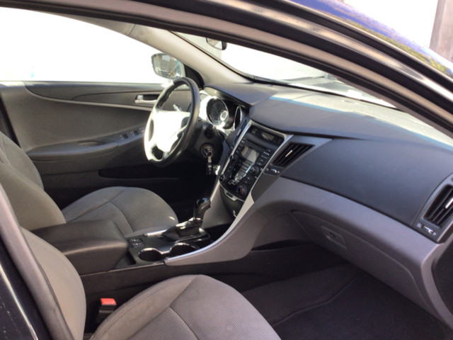 Hyundai Sonata 2013 en très bon état avec un attache remorque dans Autos et camions  à Longueuil/Rive Sud - Image 3