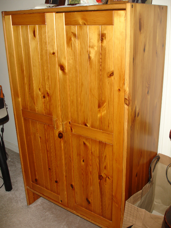4-SALE SOLID PINE WOOD DOUBLE SIZE BED WITH END TABLE & CABNET! in Beds & Mattresses in Mississauga / Peel Region - Image 4