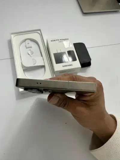 Samsung S25 Ultra 256gb **EarBuds/Charger Set + Delivery**, View more