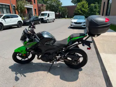 Motocyclette Z400 à vendre: mise au point faite, chaîne neuve, top case neuf, support pour Iphone, p...