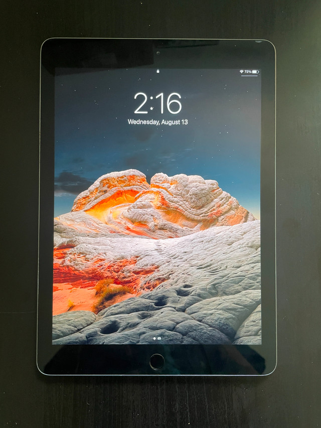 iPad 6th Generation 32GB in iPads & Tablets in Windsor Region