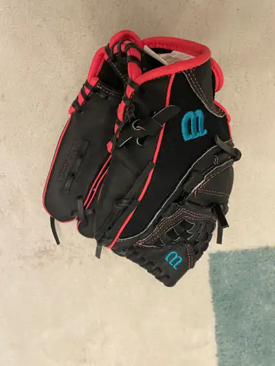 Wilson Flash 11.5 baseball glove RHT, View more