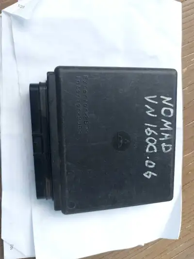 Boîte électronique usagé qui va sur kawasaki vulcan nomad 2008 et autre année , très utile à conserv...