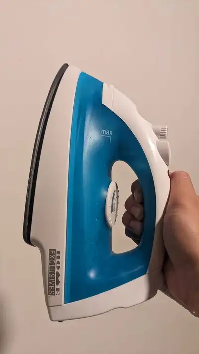 Fer à repasser à vapeur Home Exclusives Steam Iron (Jean Coutu), View more