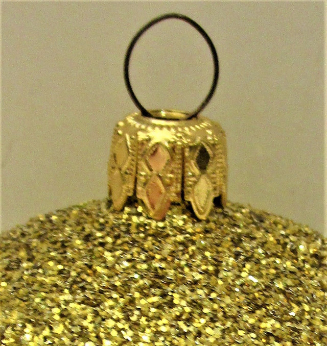 9 POLISH GOLD GLITTER GLASS HANGING ORNAMENTS, NOT USED in Arts & Collectibles in Hamilton - Image 4