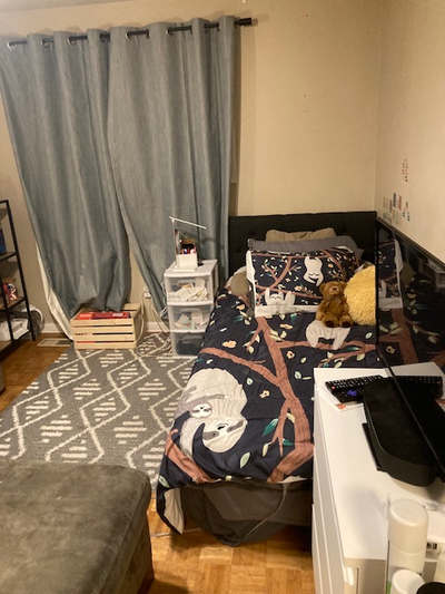 ROOM available for DEC 1 (SLC or Queens) 117 Calderwood Wood floors 3 other female students Large ro...
