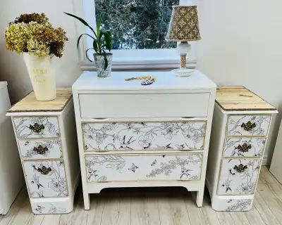 ✨Mignon ensemble d’une commode et de deux tables de chevet , View more
