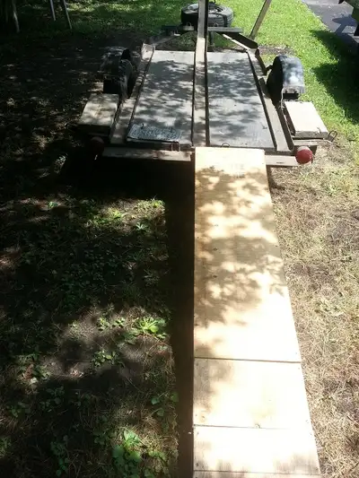 Retraité vend trailer\remorque pour 3 motos. Deck de 38'' x 8' (voir photos). Pas de suspension, mon...