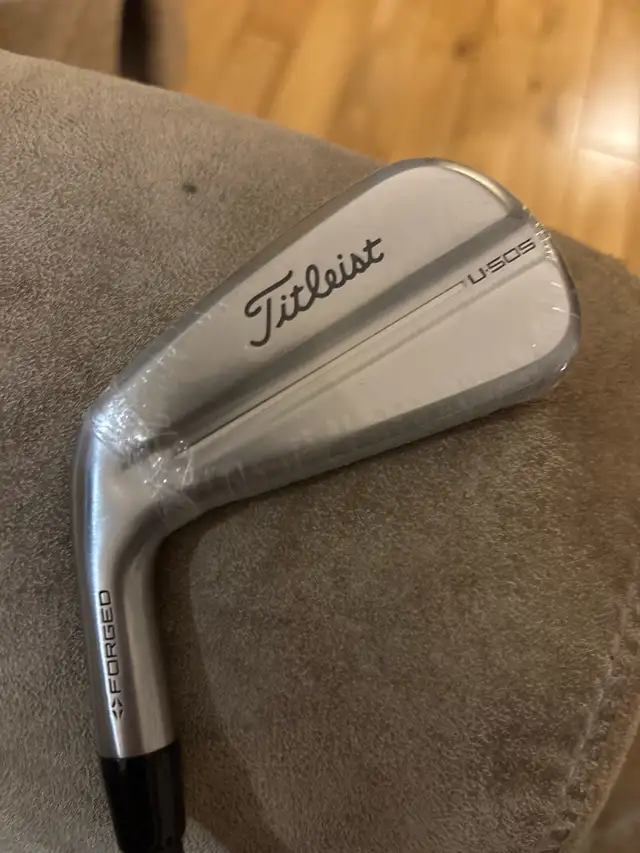 Titleist U505 4 Iron in Golf in Hamilton - Image 2