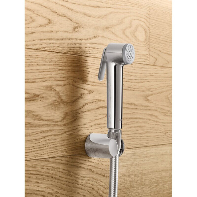 Tempesta-F Trigger Handheld Shower Head, chrome coating in Plumbing, Sinks, Toilets & Showers in Bedford - Image 2