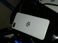 BlackBerry Z10 16GB White - j’ai des centaines de téléphones por